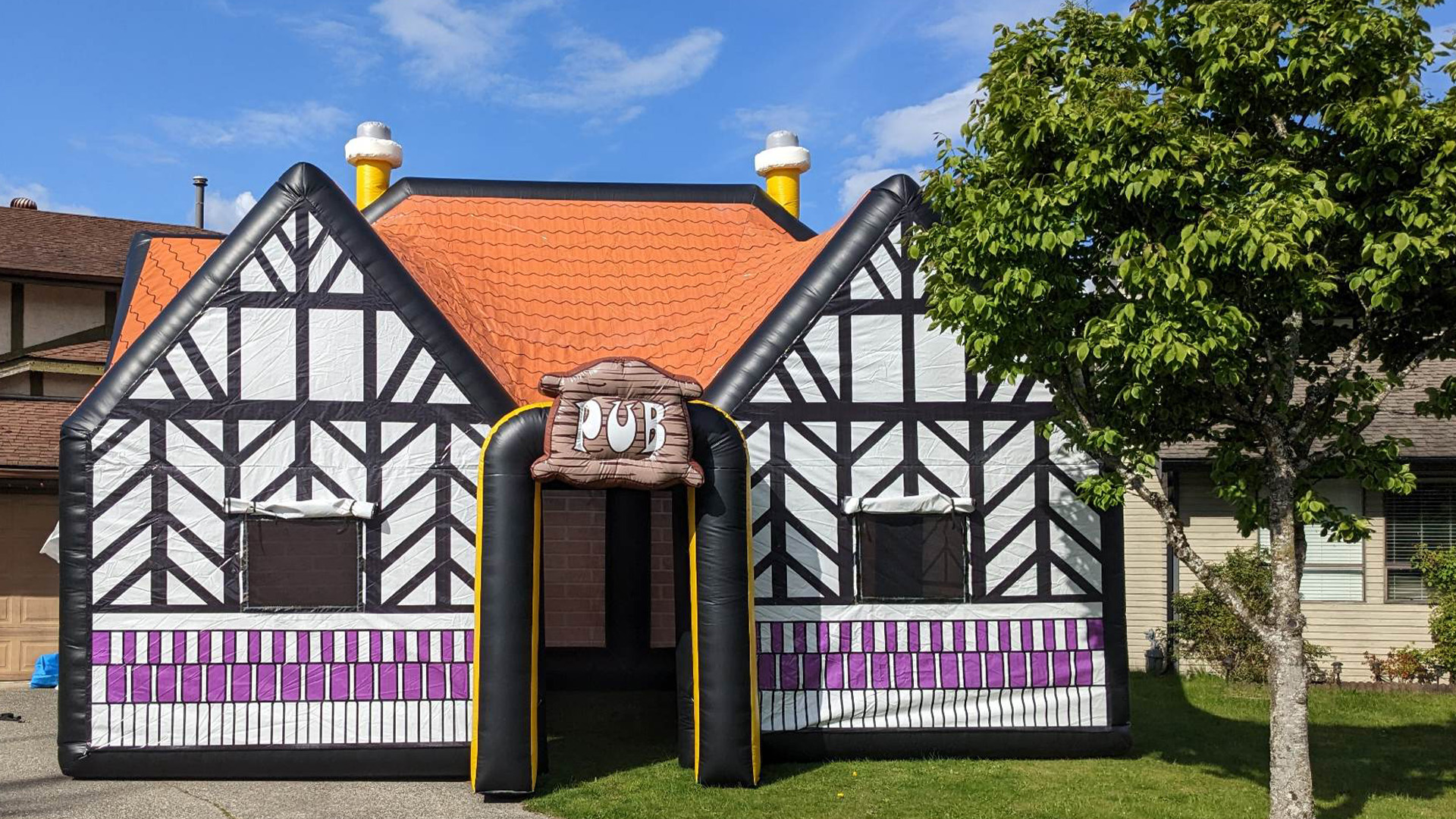 Porta Pub in front of a house